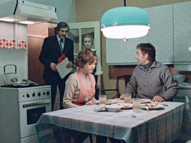 Кадр из к/ф «Москва слезам не верит»