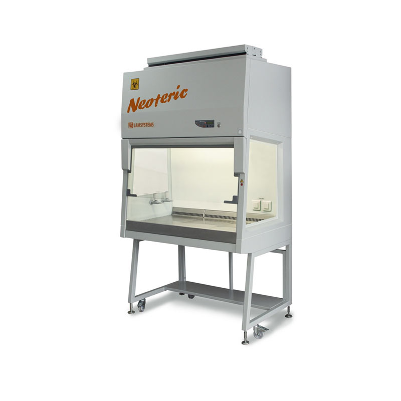 Так выглядит ламинар. После каждого сеанса работы внутренности шкафа стерилизуются ультрафиолетом.