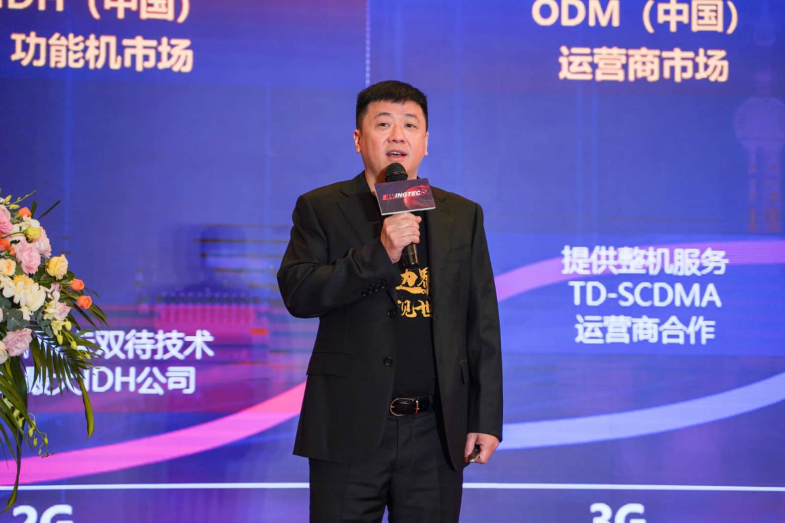 Основатель Wingtech выглядит так. Но вообще, пишут, что там Партия серьёзно так лапу запустила, так что компанию можно считать “почти государственной”.