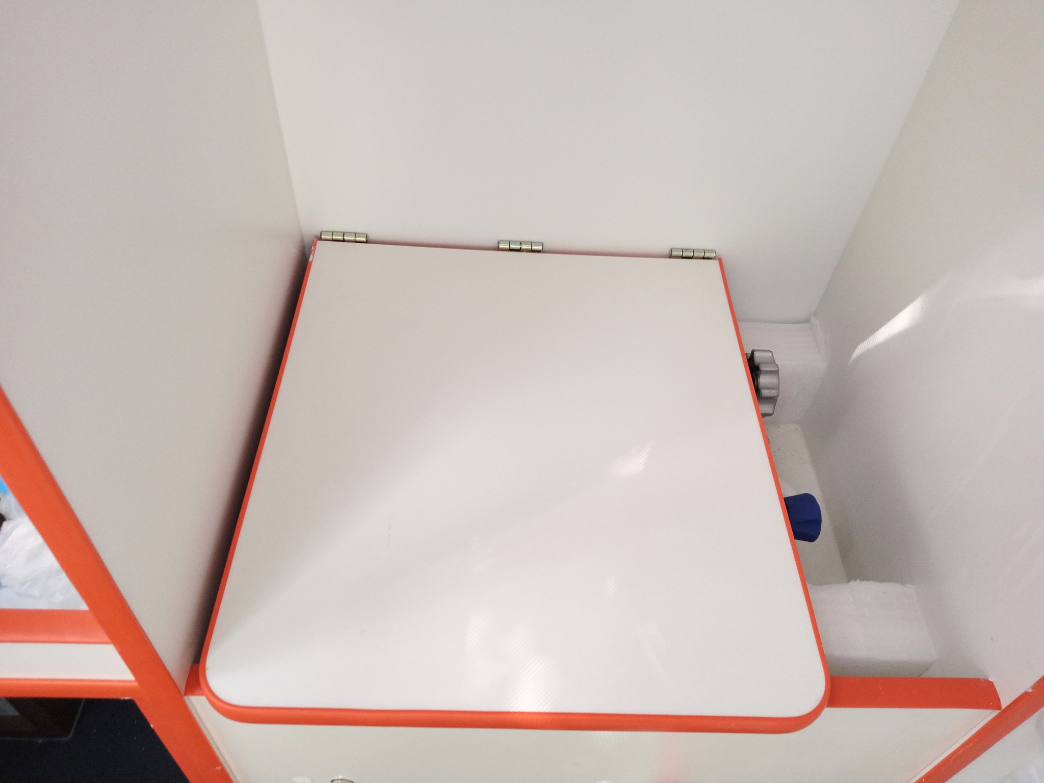 В закрытом виде выглядит так. Потом сюда кислородную сумку поместим.