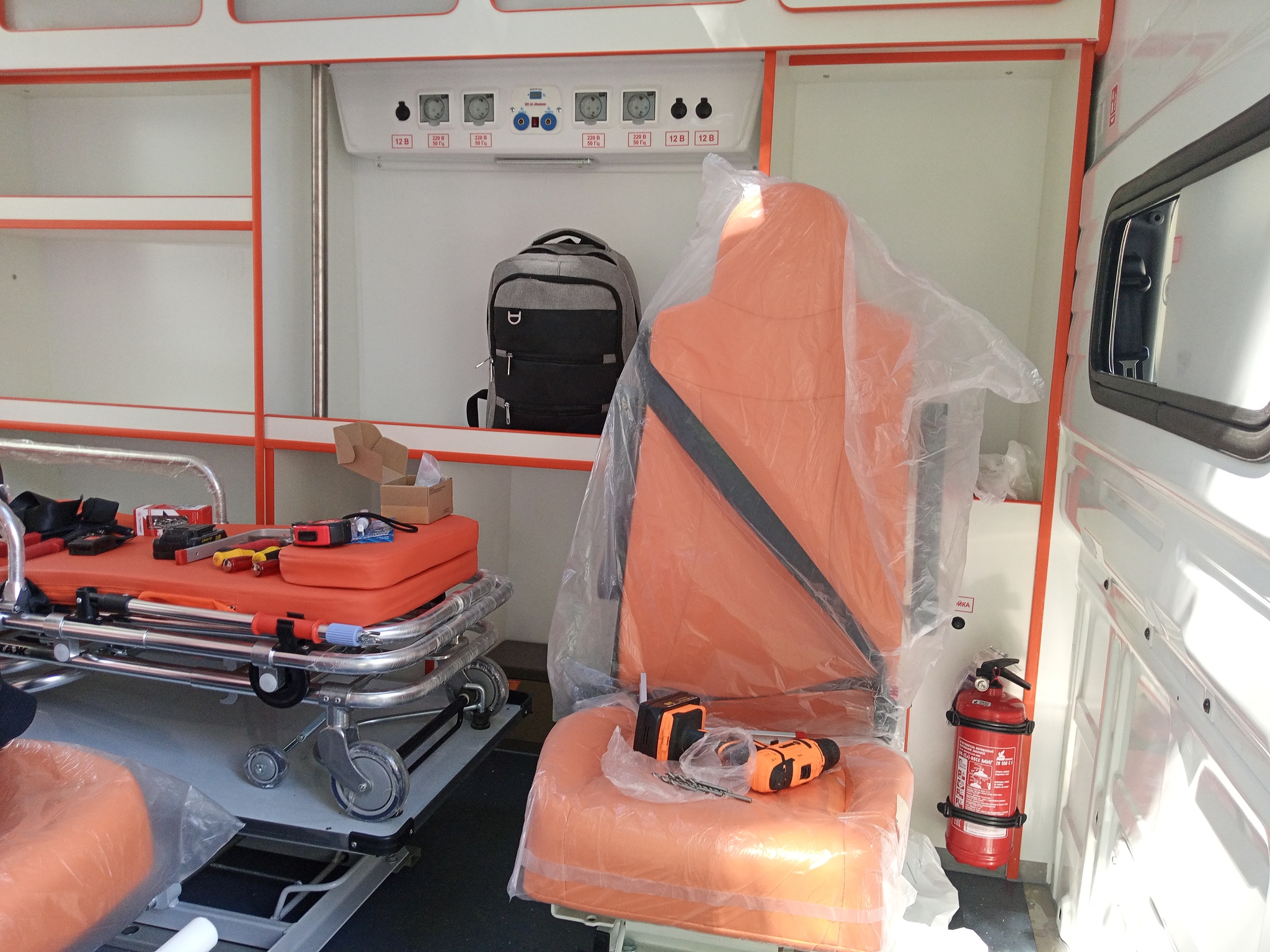 "Таким он был до". Фото до начала работ - только инструменты разложил.