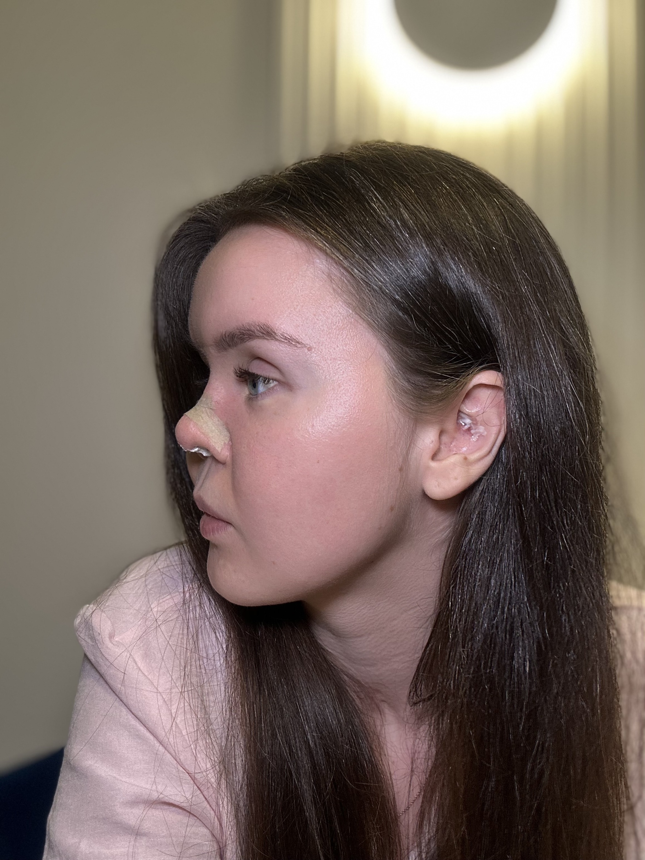 В профиль чуть