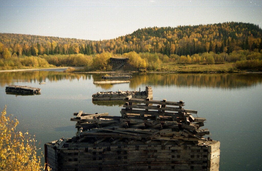 Мост через Улс. Сейчас там новый отгрохали, железный да красивый, а 1997 году он вот так выглядел.