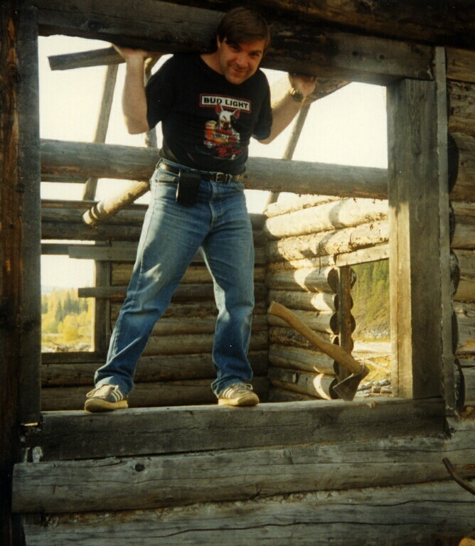 Разбираем барак.