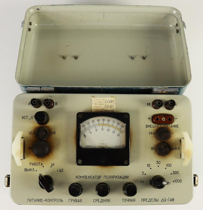 Вот так он и выглядел - АЭ-72. Страшный напряжометр в алюминиевом корпусе.