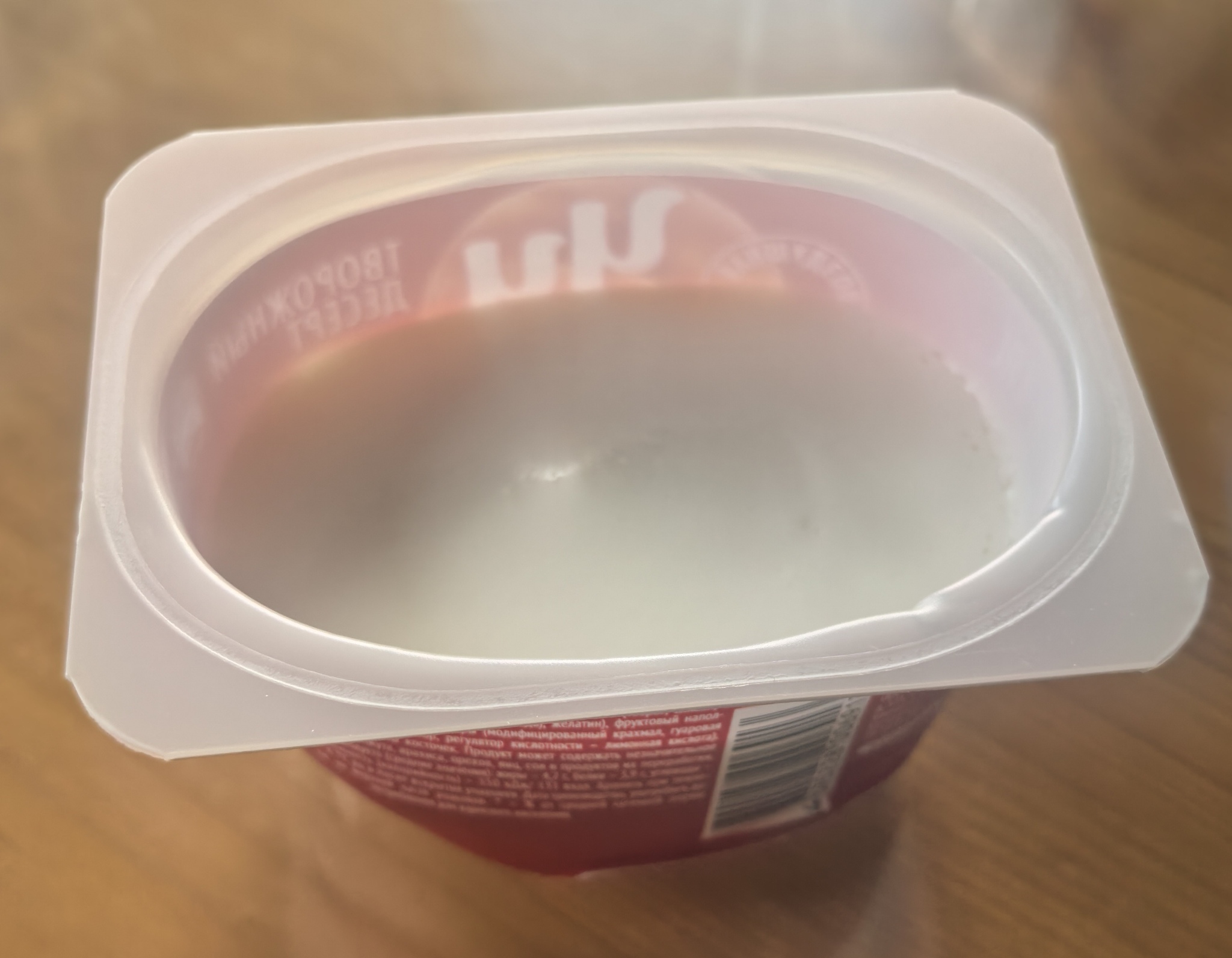 Наклейка вокруг стакана плотная и сделана на всю высоту, так что снаружи потребитель не может оценить количество содержимого.